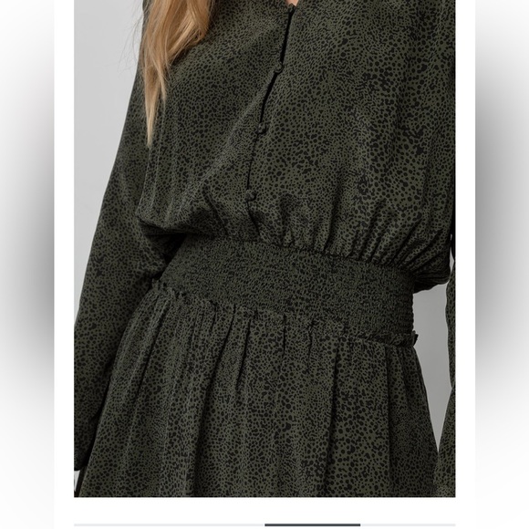 Rails Jasmine Long Sleeve
Snake Print Mini  Dress Olive Pebble Size Medium. - Picture 4 of 16